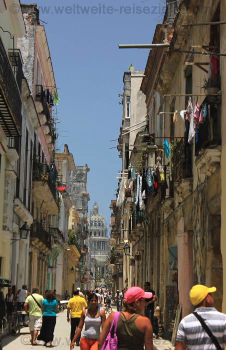 Strasse in Havanna zum Kapitol